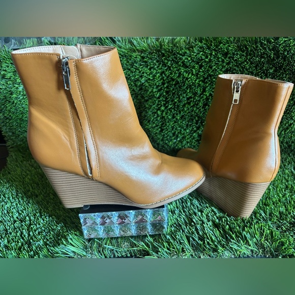 Shoes - 💜💜Tan Wedge Ankle Boots size #8.5 💜💜